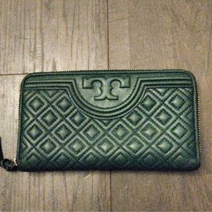 Tory Burch emerald green Quilted Leather Wallet/ absolutely stunning